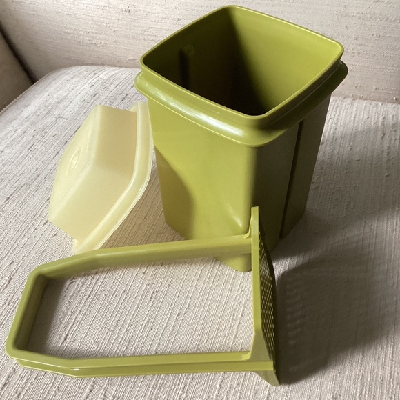 VINTAGE AVOCADO GREEN TUPPERWARE PICK-A-DELI PICKLE/MARINADES CONTAINER - Picture 1 of 6